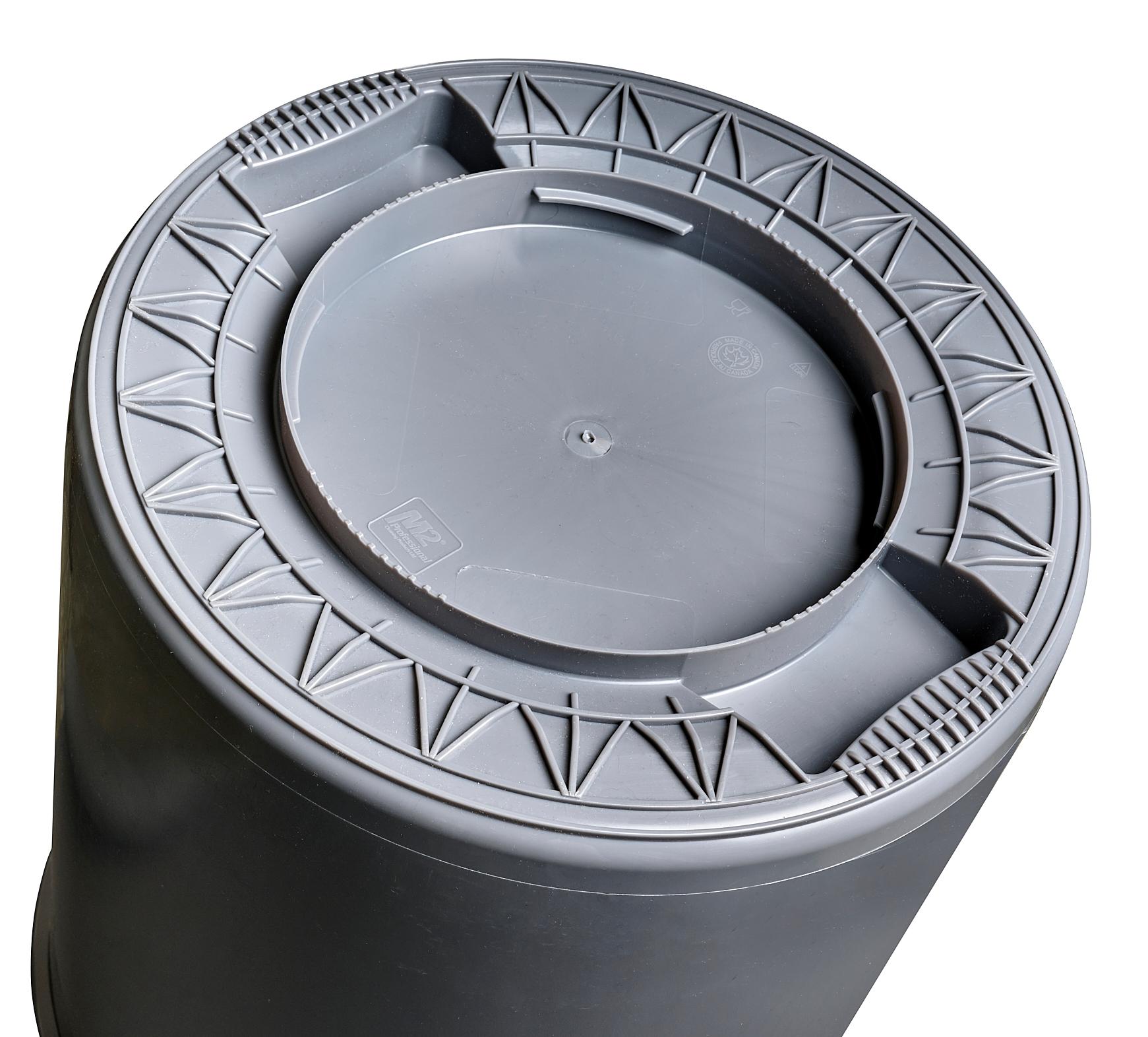 WM-PRH3232-RD - Titan 32 Gal Garbage Container - Red